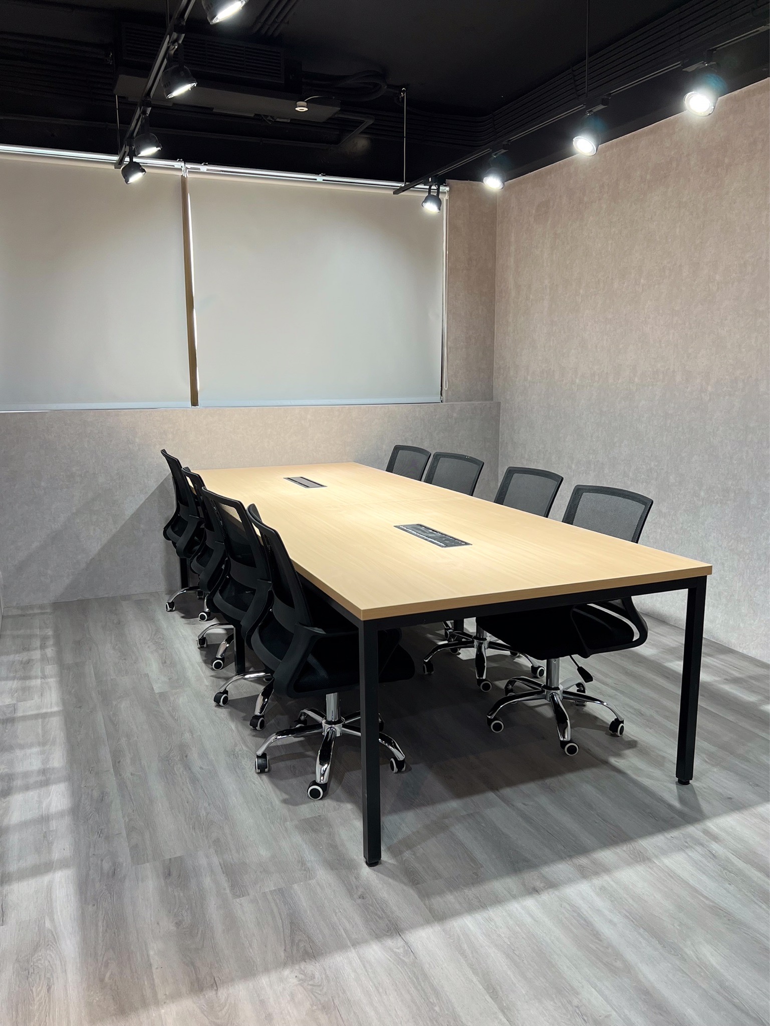 企業辦公家具採購｜一次搞懂桌子、鐵櫃、會議桌怎麼挑