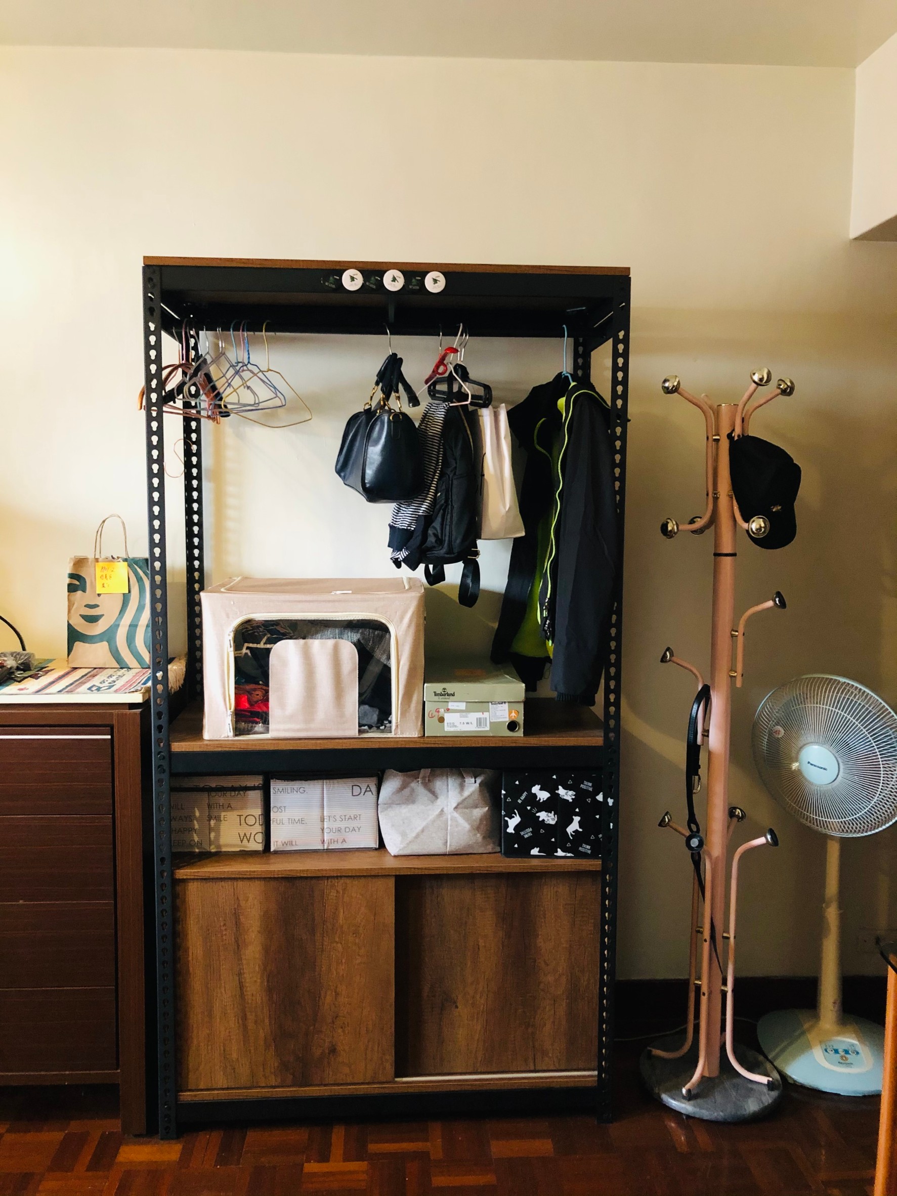 腳剛衣櫃_開門櫃